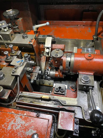 5/32" Asahi Sunac Sunac #AT-450, high speed 2 die 2 blow cold header, bushing cutoff, PKO, 330 PPM, 1993 - Image 3