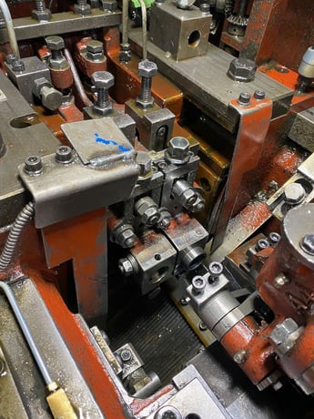 5/32" Asahi Sunac Sunac #AT-450, high speed 2 die 2 blow cold header, bushing cutoff, PKO, 330 PPM, 1993 - Image 9