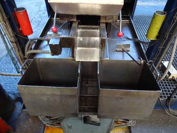 3/8" Shimazu #Super-3F, twin spindle nut tapper, 80-100 PPM, hopper, magnetic chip separator, 1990 - Image 2