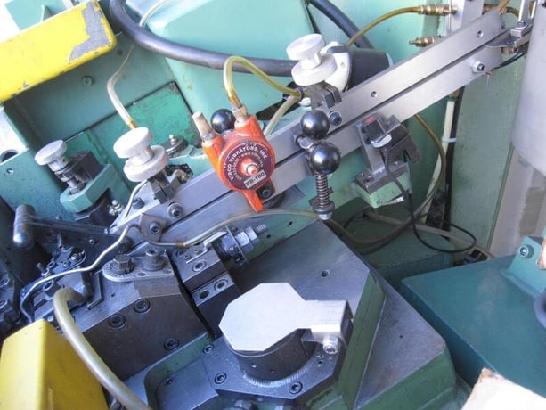 Warren #WT-500, high speed thread roller, 100-150 PPM, 15" vibratory bowl - Image 6