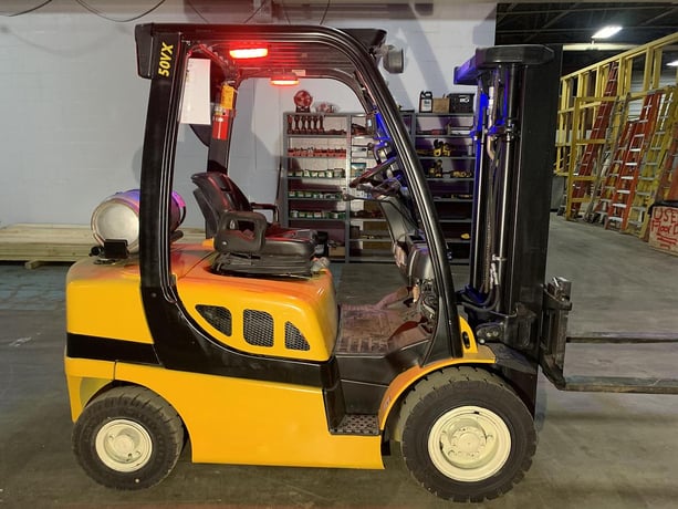 5000 lb. Yale #GLP050VXNGSE084, forklift with side shift & fork positioner,LPG, 189" lift height - Image 3