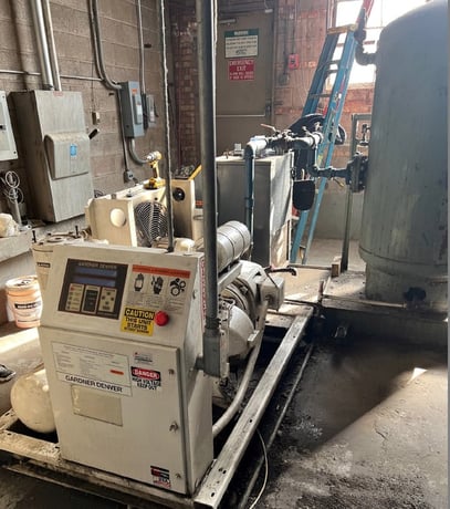 105 cfm, 100 psig, Gardner Denver #EBH99D, Air Compressor, 40 HP, 460 V., 1998 - Image 1