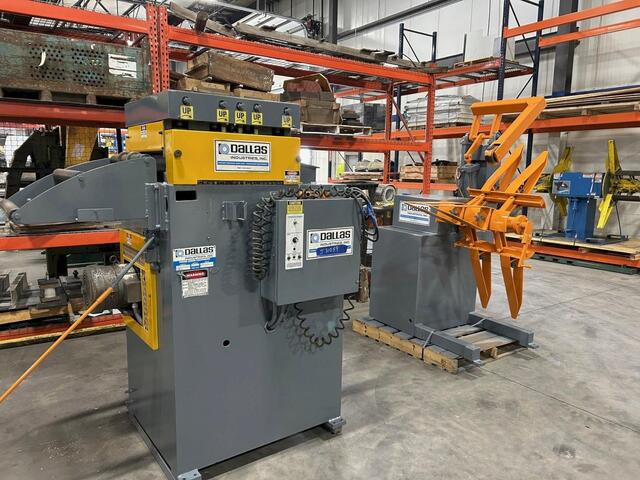 4000 lb. Dallas #81923, reel & straightener comb., 18" W x .093" stock, 60" outside dimension, 16"-21" ID - Image 1
