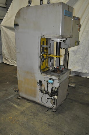 20 Ton, Denison #FH20-20H, hydraulic press, 10" stroke, 23" daylight, 25.75" x17.5" bed, 55 gallon reservoir - Image 3