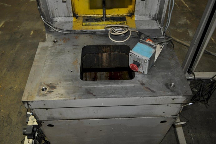 20 Ton, Denison #FH20-20H, hydraulic press, 10" stroke, 23" daylight, 25.75" x17.5" bed, 55 gallon reservoir - Image 4