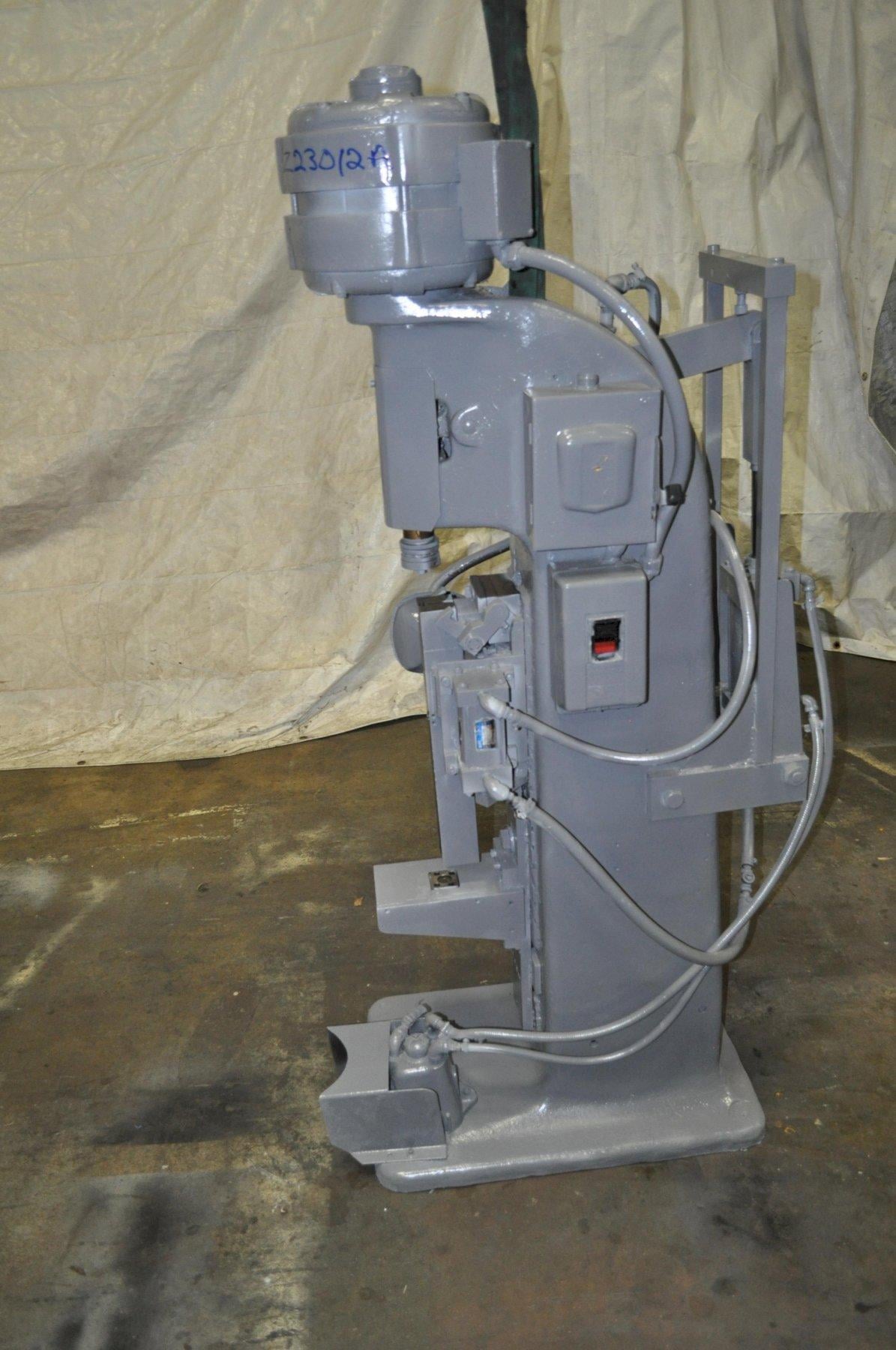 Grant Orbital Spin #220, riveter, 3/4" stroke, 208-220/440 V., 3-phase, 2 HP, 1150 RPM, foot pedal - Image 3