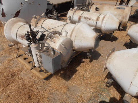 10 sq.ft., Pneumatic Inline Dust Collector, (3) 4" dia. x 36" H bags, 9" dia. outlet, 3" dia. inlet, 1/2 HP - Image 1