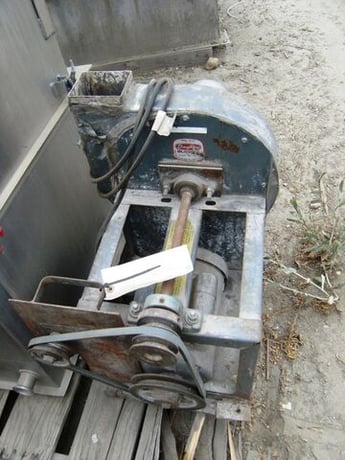 50 sq.ft., Stainless Steel Dust Collector, baghouse, 32" dia. x 44" housing, (14) 4-1/2" dia. x 36" L bags - Image 5