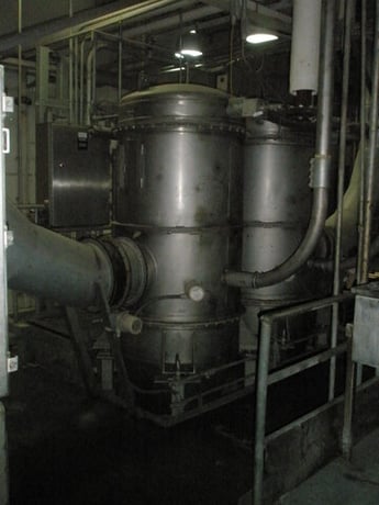 70 sq.ft., #36C-FRB010S-22.5, Dust Collector, 36" dia. housing, (10) 5" dia. x 5' L bags (2 available) - Image 1