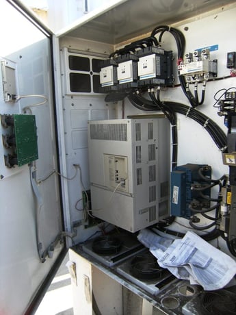100 HP Yaskawa, CIMR-F7U4055, vari-speed drive, 380/480 Volts (2 available) - Image 2