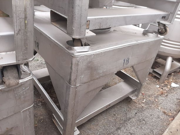 25 cu.ft., Flo-Bin, Tote Tank, Stainless Steel, 190 gallon, 45" x 46" x 10" striaght side, 280" deep cone - Image 3