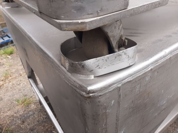 25 cu.ft., Flo-Bin, Tote Tank, Stainless Steel, 190 gallon, 45" x 46" x 10" striaght side, 280" deep cone - Image 4