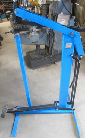 Josef Kihlberg #B561, Post Bottom Carton Stapler, 5/8"-7/8" staples, 300 staples magazine capacity, 15.7" - Image 2