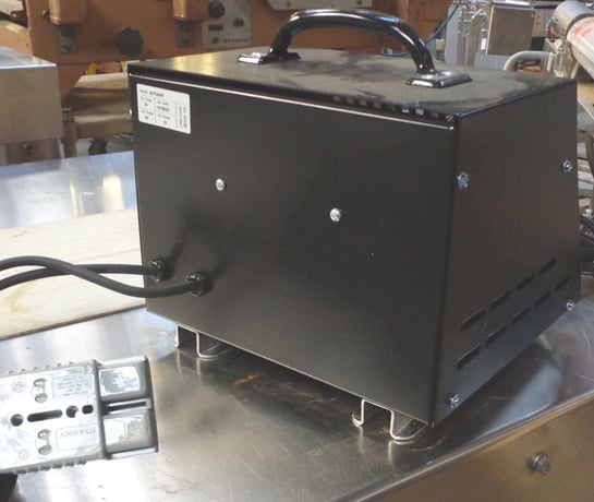 Quick Charge Corporation #SCP2440P, select-a-charge programmab, 24 VDC, 40 Amps DC, 117 VAC, 14 Amps AC, 120 - Image 2