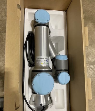 Universal Robots, UR-16e Cobot, 16 Kg payload, 900mm radius, like new, demo unit, 2019 - Image 3