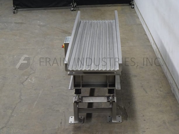 24" wide x 9.4' long, Smalley #Emc2+, Stainless Steel trough style vibratory feed conveyor with 12 lanes - Image 4