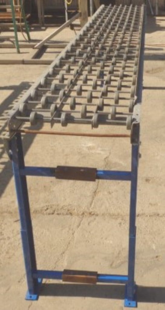 18" wide x 10' long, Skate Wheel Conveyor, Aluminum, 3" center-to-center roller spacing, 2" diameter Wheel - Image 1