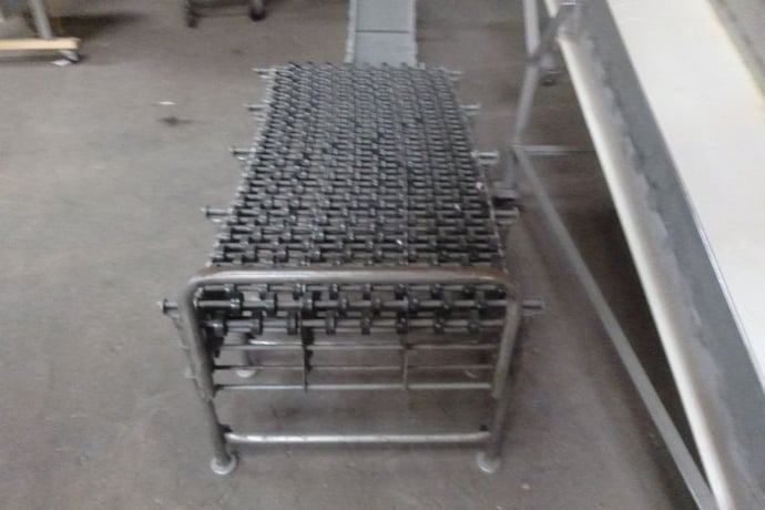 24" wide x 4.5' -17' long, NestaFlex, Skate Wheel Conveyor, 28" H, (9) wheels/axle, (10 available) legs - Image 3