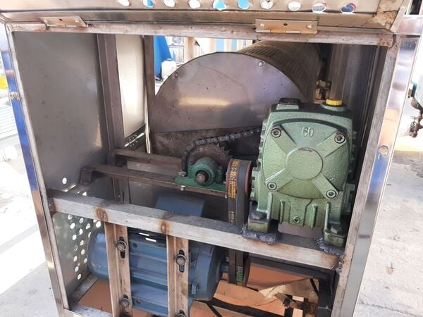 Chili Pepper Stem Cutting Machine, Stainless Steel, (2) 15" diameter x 118" L rotary drums, 5/16" screen - Image 10