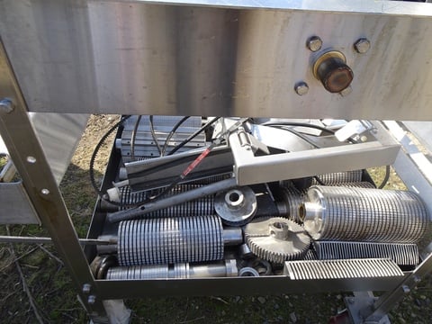 Urschel #M, Dicer/Strip Cutter, Stainless Steel, 1/8" x 3/16" to 1.5" x 3" cutting capacity - Image 6