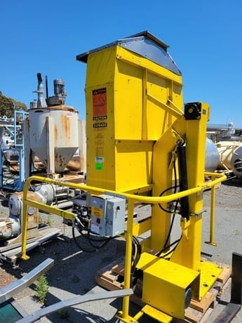 Toter #WS-550, Cart Lifter/Dumper, 60" width x 77" L cart holding section, 2500 lbs/cap., 90" dump height @ - Image 3