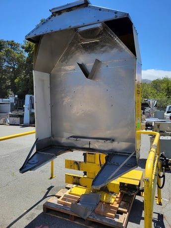 Toter #WS-550, Cart Lifter/Dumper, 60" width x 77" L cart holding section, 2500 lbs/cap., 90" dump height @ - Image 5