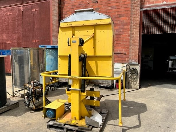 Toter #WS-550, Cart Lifter/Dumper, 60" width x 77" L cart holding section, 2500 lbs/cap., 90" dump height @ - Image 7