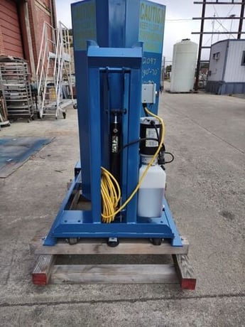 Hercules #1327 0512, Tote Dumper, 1000 lbs capacity, electrically driven hydraulic pump - Image 4