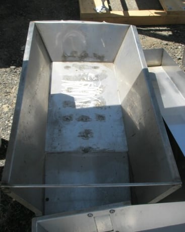 Vibratory Feeder, 12" width x 21" L flat section, 12" width x 9" L declined discharge, 7" H flared sidewalls - Image 2