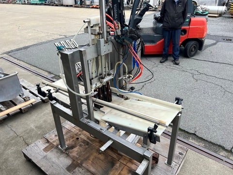 Meheen #M4, Filler, Crowner & Rinser, 4-Head Inline, 36" L flat discharge table, 6" H labels, 3-1/4" width X - Image 2