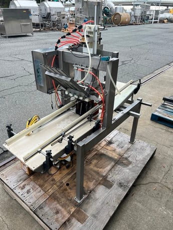 Meheen #M4, Filler, Crowner & Rinser, 4-Head Inline, 36" L flat discharge table, 6" H labels, 3-1/4" width X - Image 4