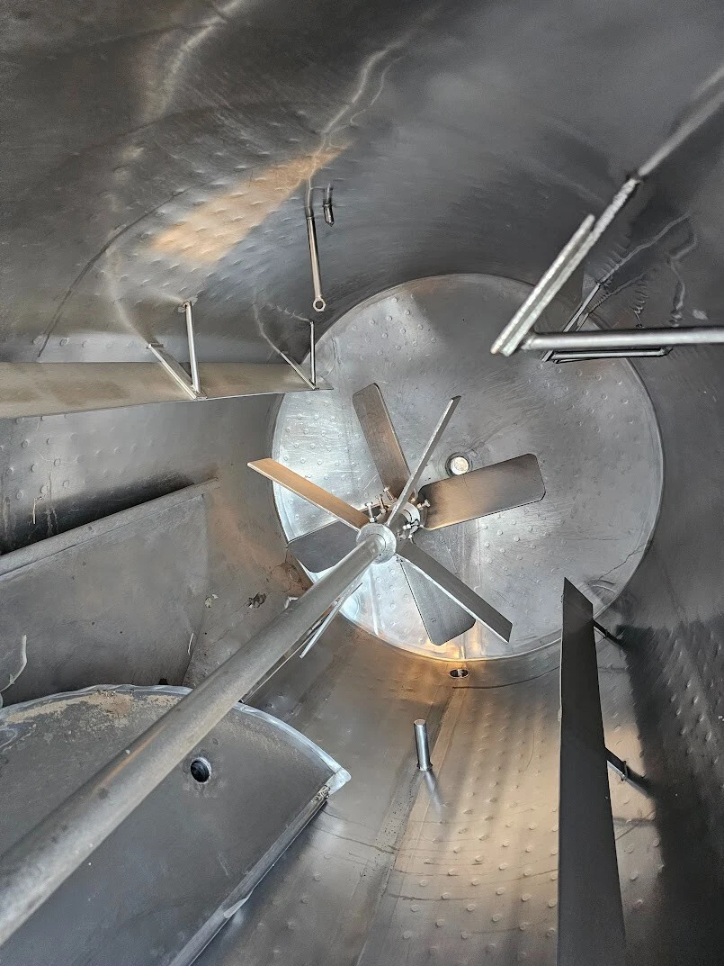 700 gallon Jacketed Stainless Tank with mixer - Image 4