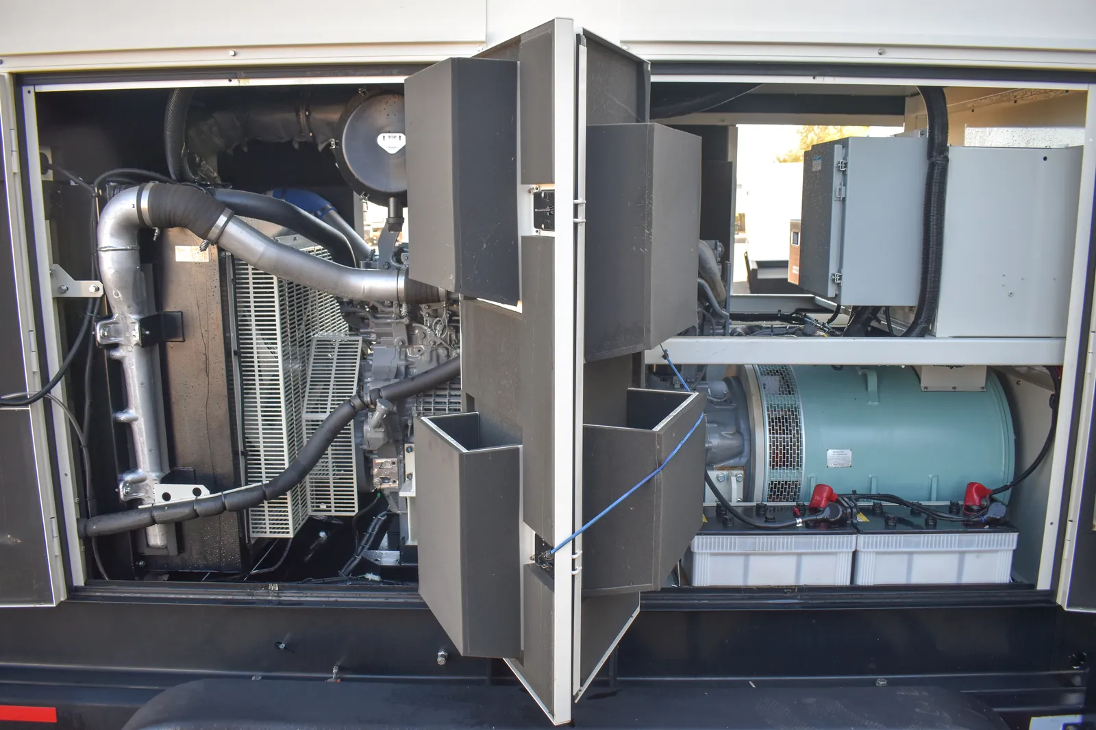 320 kW MultiQuip #DCA-400SSI4FS Diesel Generator, Multi-Voltage, Trailer Mounted, 136 Hours, 2020 - Image 4