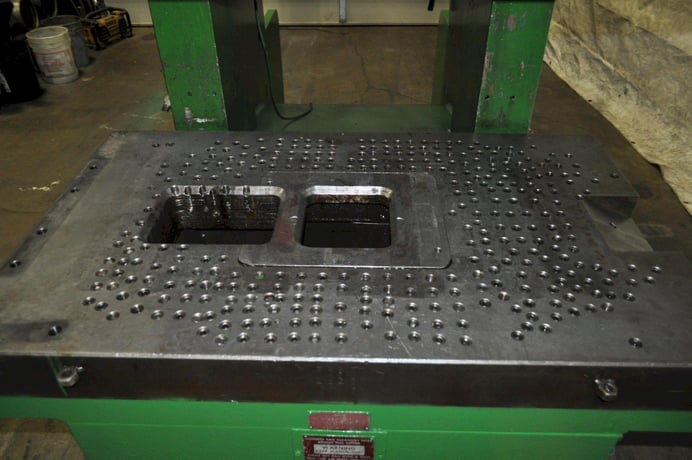 150 Ton, Verson #150-OBI, OBI press, 8" stroke, 22" Shut Height, 6" ram adj., 35 SPM, 50" x30"bed, air clutch - Image 4