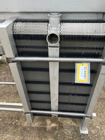 500 sq.ft., Alfa-Laval, CLIP8RH, plate heat exchanger w/divider block & snap-in gaskets, (101) 16" W x 48" H - Image 9