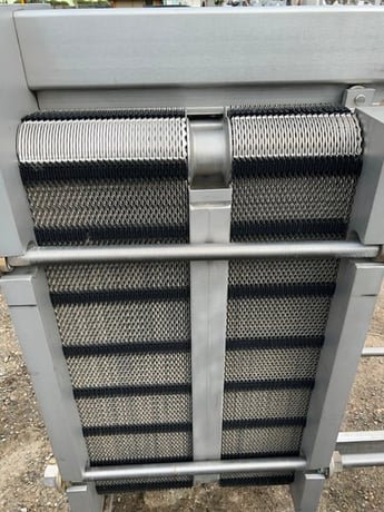 500 sq.ft., Alfa-Laval, CLIP8RH, plate heat exchanger w/divider block & snap-in gaskets, (101) 16" W x 48" H - Image 10
