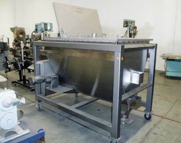 50 cu.ft. Hopper w/paddle agitation & discharge auger, Stainless Steel, 72" L x 46" width x 12" straight - Image 8