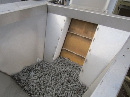 25 cu.ft. Han-Tek, Hopper, 54" x 54" hopper, pyramid bottom, 20" side incline cleated conveyor, 74" H - Image 3