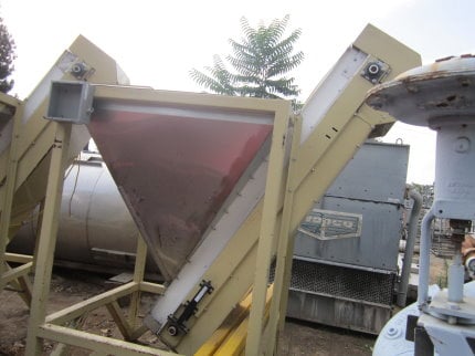 25 cu.ft. Han-Tek, Hopper, 54" x 54" hopper, pyramid bottom, 20" side incline cleated conveyor, 74" H - Image 4