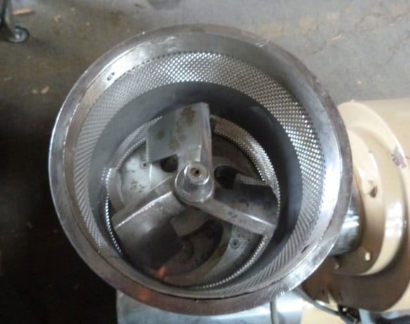 Shing Tse Machinery, Hammer Mill, Herb Grinder/Pulverizer, 8" diameter x 10" H Chamber, 10" x 7" inlet, 2 HP - Image 5