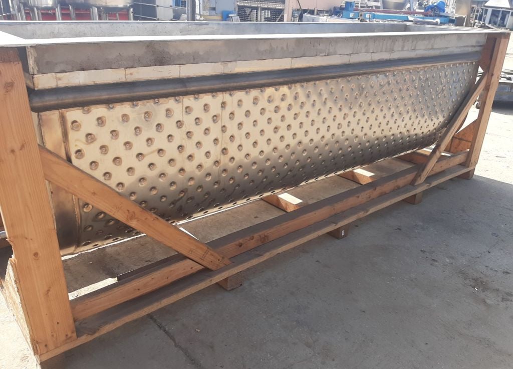 550 gallon Rectangular Stainless Steel Tank, Jkt, 126" long x 28" wide x 20" deep - Image 4