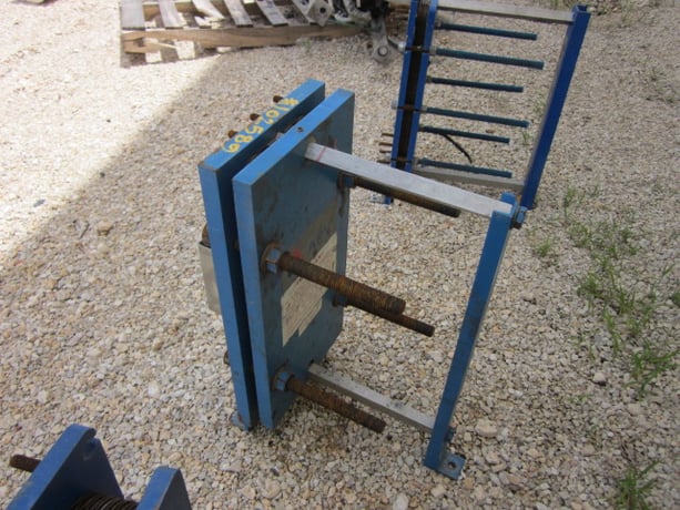 13 sq.ft., APV, plate heat exchanger, 145 psi, 300°F, 316 Stainless Steel plate, 1994 - Image 2
