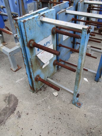 8 sq.ft., APV, 316SS plate exchanger, 145 psi, 300° F, 7 plates, 8" W x 22" L plates, 1994 - Image 1