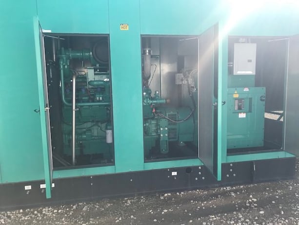 500 KW Cummins #GFJC, standby Natural Gas, sound attenuated enclosure, 277/480 Volts, 200 hours, 2015, $215k - Image 3