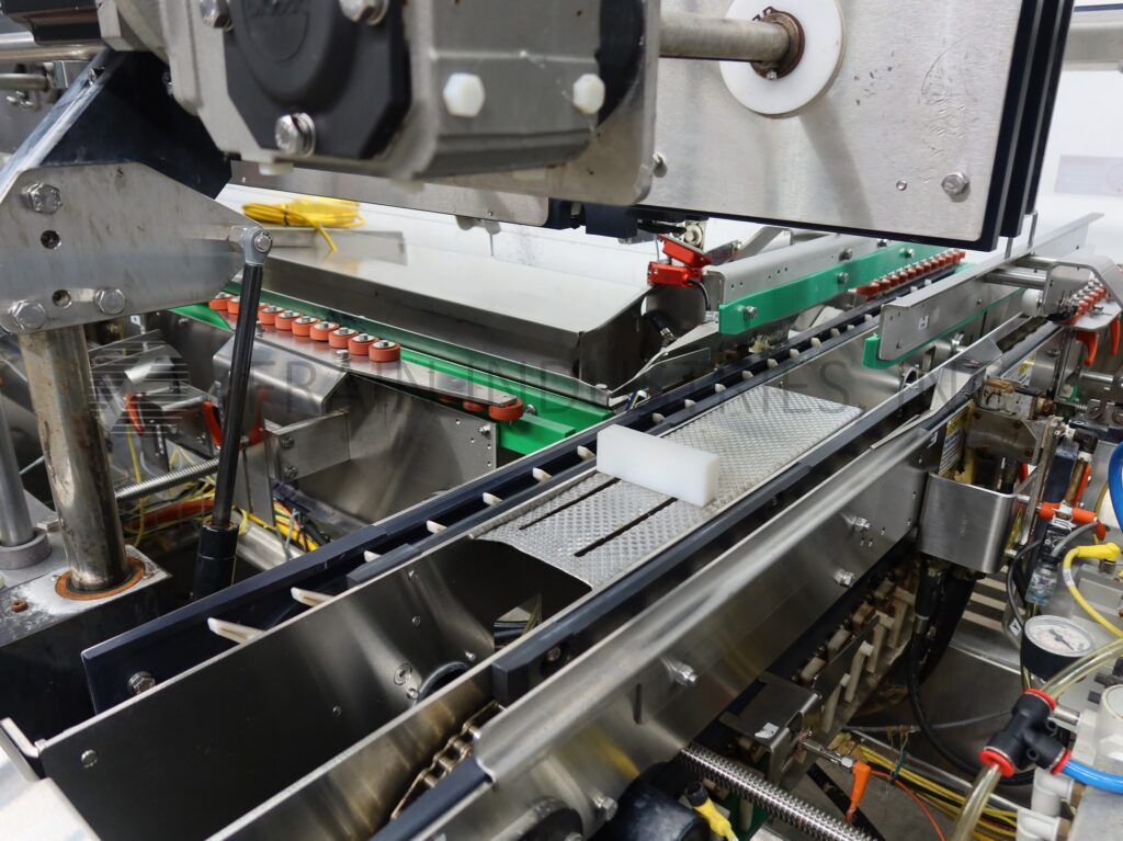 Kliklock #Vari-Right, inline tri-seal top load carton closer, 30-120 cartons/minute - Image 2