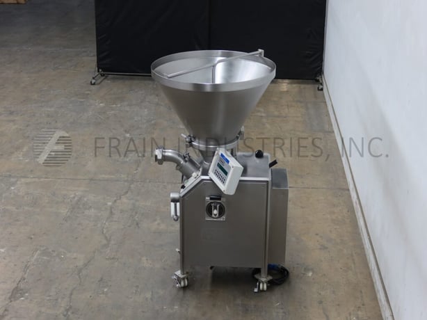 Vemag #R500, continuous twin screw vacuum stuffer, 500-2500 Kg per hour, with 37" OD x 32' deep Stainless - Image 3