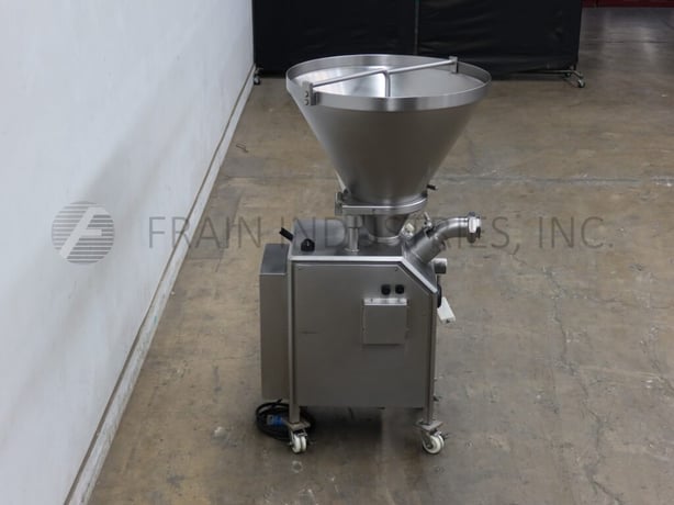 Vemag #R500, continuous twin screw vacuum stuffer, 500-2500 Kg per hour, with 37" OD x 32' deep Stainless - Image 4