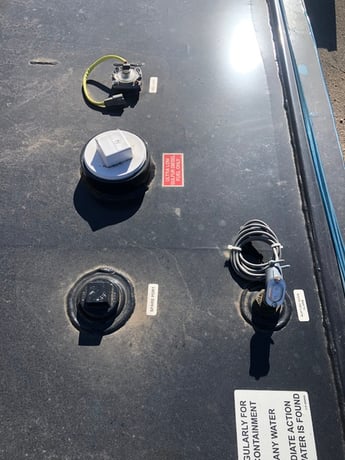 1100 gallon Double wall sub base diesel fuel tank, 158.86" L x 39.37" W x 31.46" H, new surplus - Image 3