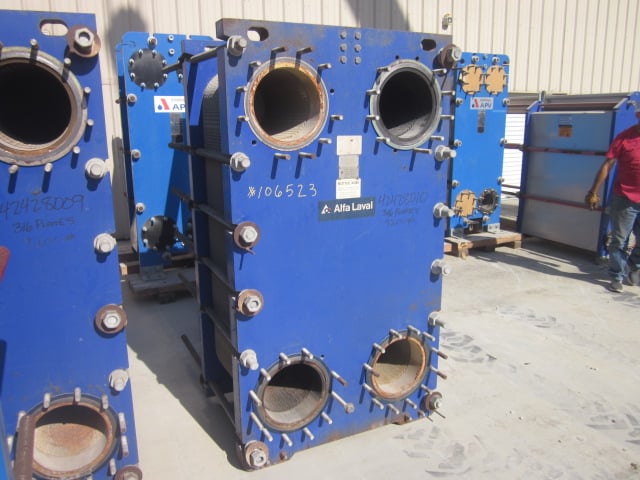 1610 sq.ft., Alfa-Laval, V110-SST-200, (139) 36W x 60", 316 Stainless Steel plates, 150 psi, 20°-150°F, 2000 - Image 1