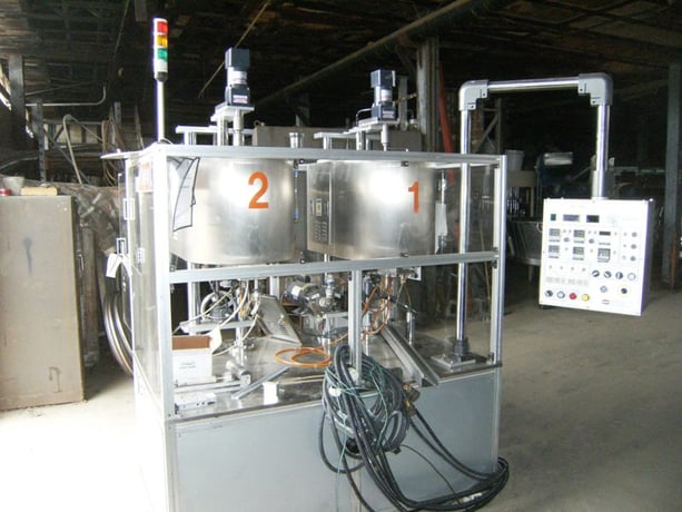 10 gallon Woojung Tech #K1-6A, Stainless Steel Jacketed Mix Tank, 15" diameter x 15.5" straight side, 3/8" - Image 1